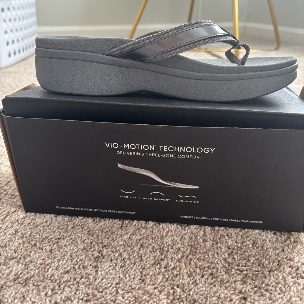 Vionic Gray Sandals with Vio-Motion Technology